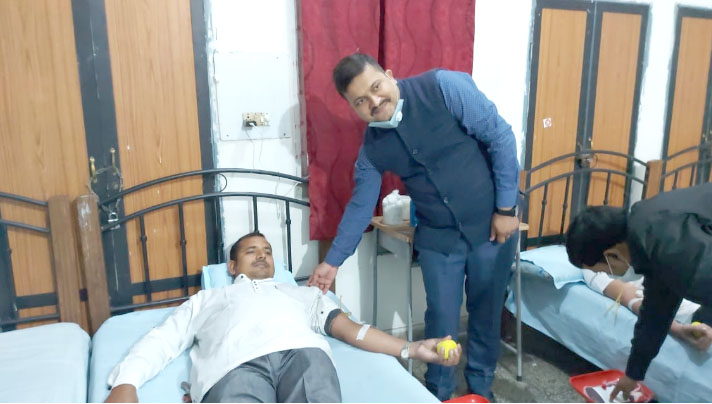 विवेकानंद जयंती पर युवाओं ने किया रक्तदान