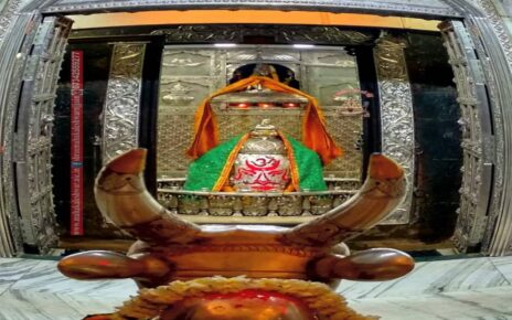 शिव मंदिर मे नंदी