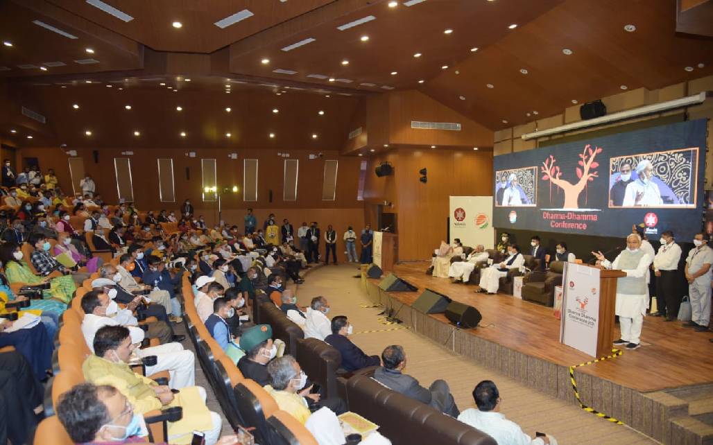 नालंदा विश्वविद्यालय, राजगीर में आयोजित छठे अंतर्राष्ट्रीय धर्म-धम्म सम्मेलन-2021 में शामिल हुए मुख्यमंत्री, कहा कोरोना नेचुरल नहीं । नालंद...