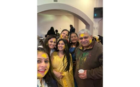 19 मार्च को ही लंदन में होली मनाई गई। लंदन में रह रहे बिहारियो की संस्था bihari cnnect ने लंदन में भी भारतीय परंपराओं को संजो कर रखा है। य...
