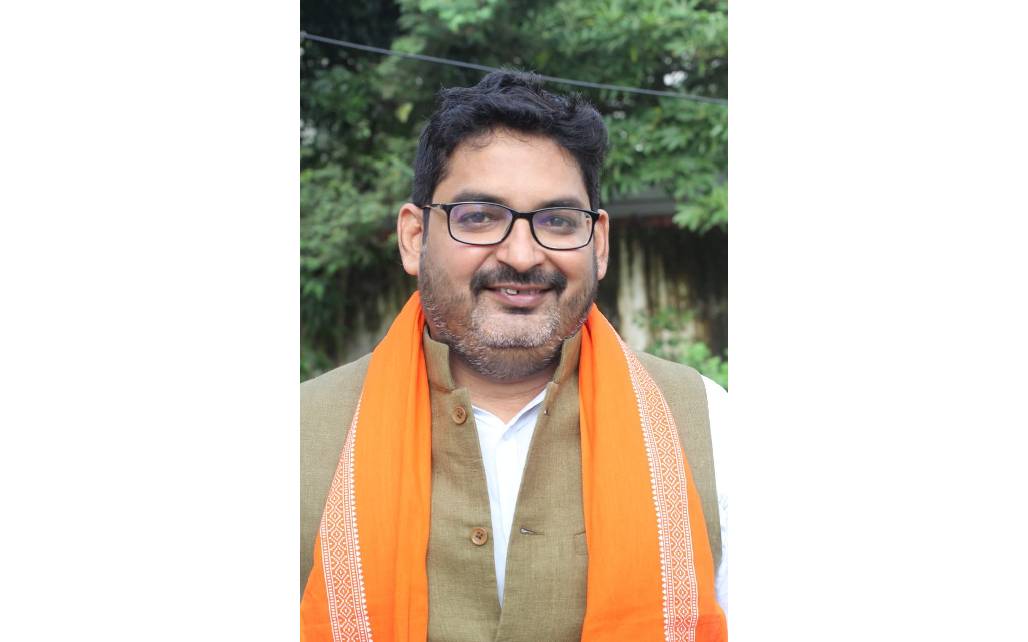 बिहार भाजपा के प्रदेश प्रवक्ता और पूर्व विधायक मनोज शर्मा ने एक बयान जारी करते हुए कहा कि  उत्तर प्रदेश में जीत का लड्डू वहां की जनता खायेगी...
