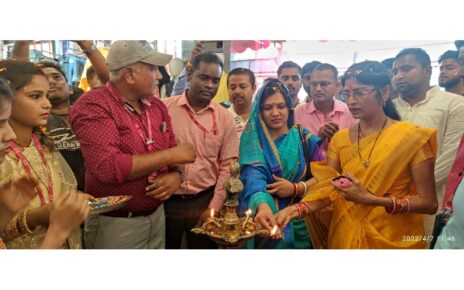 शहर रायपुरा में प्रसिद्ध रिटेल स्टोर वी मार्ट ने गुरुवार को अपनी शाखा खोल दिया है। नगर के पहले कम्प्लीट शॉपिंग मॉल का उद्घाटन नगर परिषद के...