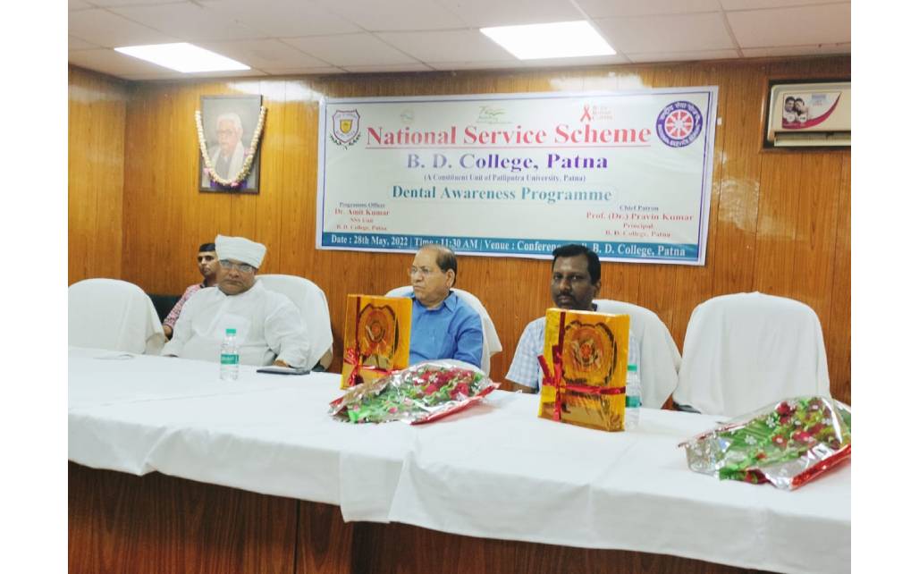 पटना के मीठापुर स्थित बीडी इवनिंग कॉलेज में राष्ट्रीय सेवा योजना के तहतडेंटल अवेयरनेस कार्यक्रम का आयोजन किया गया। ...