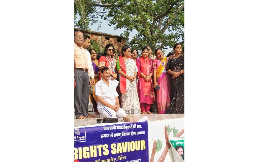 "अंतराष्ट्रीय मजदूर दिवस" के शुभ अवसर पर " मानव अधिकार रक्षक " द्वारा पटना कंकड़बाग के शिवाजी पार्क में जागरूकता अभियान" का शुभारंभ किया ग...