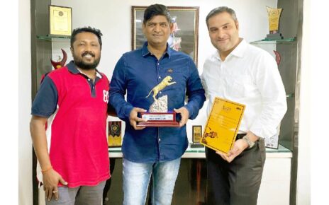 फिल्म निर्देशक के रूप में इशरत आर खान की पहली फीचर फिल्म गुठली लड्डू को प्रतिष्ठित 27 वें कोलकाता अंतर्राष्ट्रीय फिल्म महोत्सव में सर्वश...