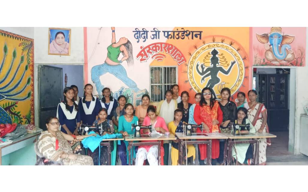 सिलाई-कढ़ाई का प्रशिक्षण महिलाओं के लिए जरूरी। सामाजिक संगठन दीदीजी फाउंडेशन की संस्थापिका और ग्लोबल कायस्थ कॉन्फ्रेंस (जीकेसी) बिहार की...