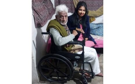दीदीजी फाउंडेशन की संस्थापिका समाजसेवी डा. नम्रता आनंद ने कंकड़बाग में एक जरूरतमंद बुजुर्ग को व्हील चेयर उपलब्ध कराकर सहयोग किया।...