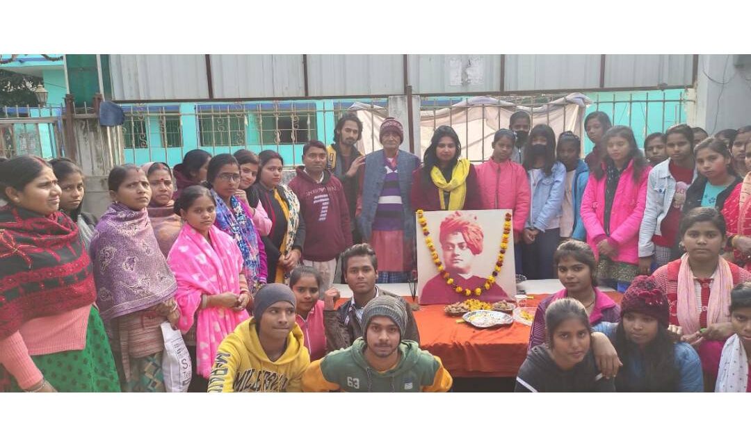 सामाजिक संगठन दीदीजी फाउंडेशन ने आज स्वामी विवेकानंद की जयंती मनायी। राजधानी पटना के कुरथौल स्थित दीदीजी फाउंडेशन संस्कारशाला में स्वाम...