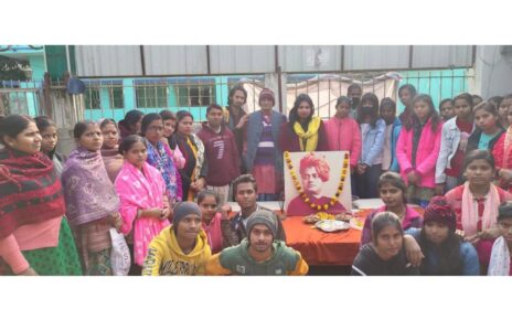 सामाजिक संगठन दीदीजी फाउंडेशन ने आज स्वामी विवेकानंद की जयंती मनायी। राजधानी पटना के कुरथौल स्थित दीदीजी फाउंडेशन संस्कारशाला में स्वाम...
