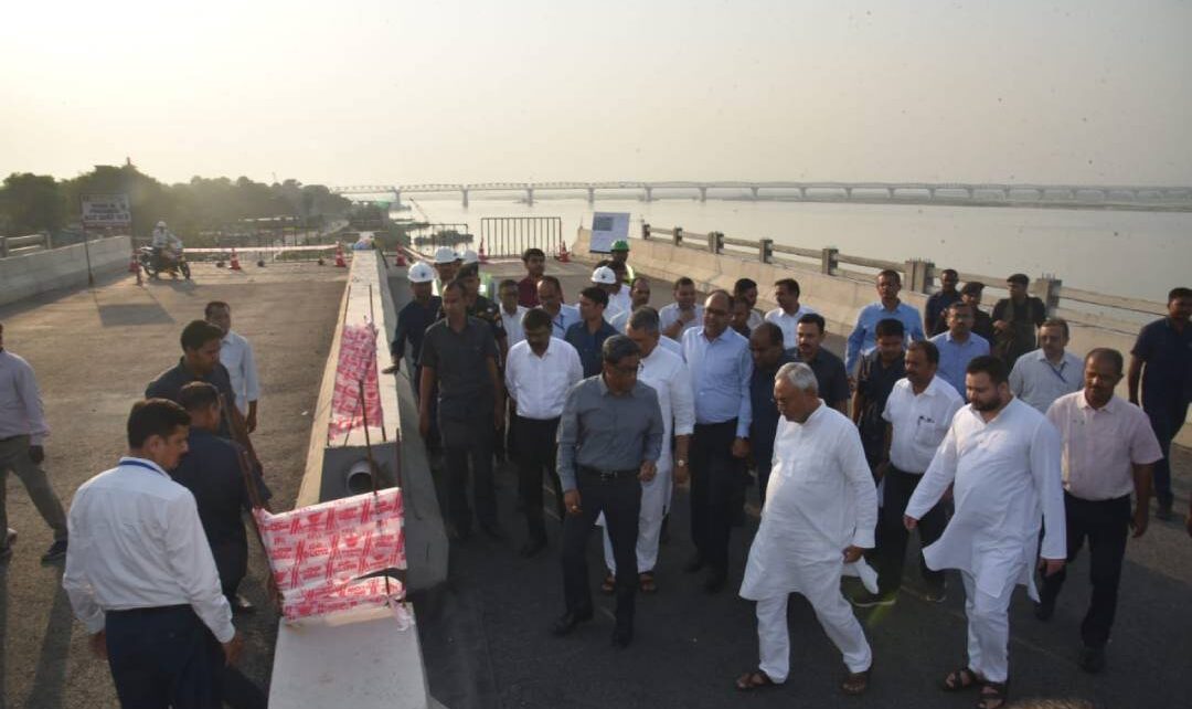 मुख्यमंत्री नीतीश कुमार ने आज जेपी गंगा पथ परियोजना के बचे हुए निर्माण कार्य की प्रगति का जायजा लिया और अधिकारियों को तेजी से निर्माण कार्...