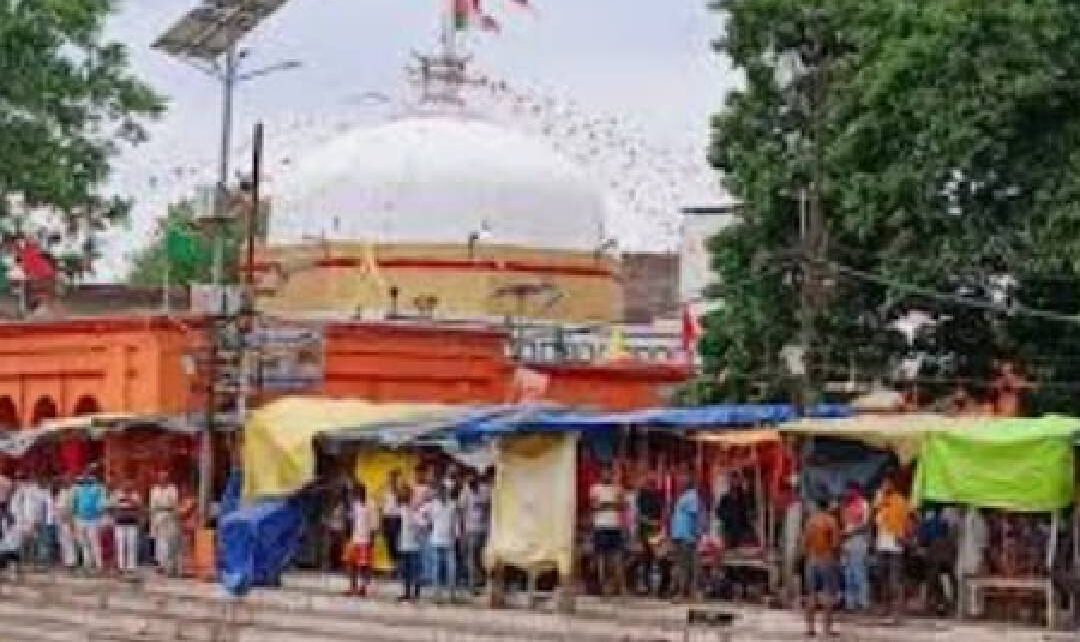 मान्यता है कि ब्रह्मपुर महादेव मंदिर में भक्तों को धर्म, अर्थ, काम और मोक्ष की प्राप्ति होती है। बिहार के बक्सर जिले में हिन्दुओं का बहुत ह...