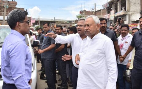 बिहार के मुख्यमंत्री नीतीश कुमार ने आज निर्माणाधीन मीठापुर - महुली एलिवेटेड पथ परियोजना की प्रगति का जायजा लिया। इस दौरान मुख्यमंत्री ने....