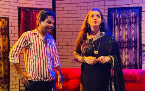 पटना के स्थानीय कालिदास रंगालय के शकुंतला प्रेक्षागृह में 13 अगस्त की संध्या हास्य एवं व्यंग्य से भरपूर नाटक घरवाली प्रस्तुत किया गया। नाट...