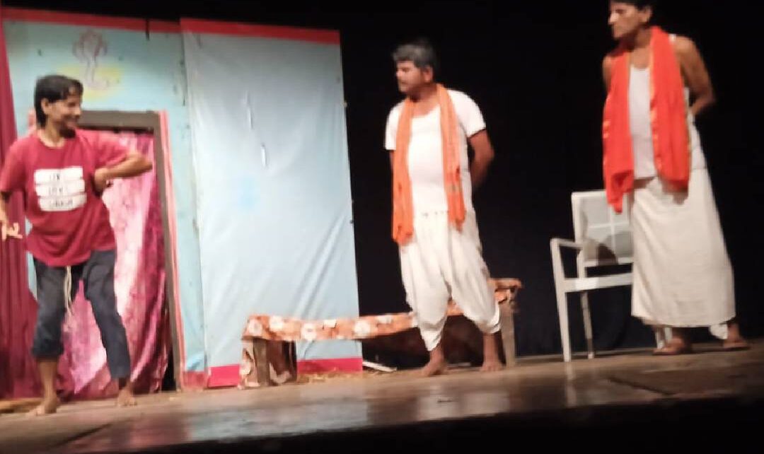 नाटक त हम कुंआरे रहें का कालिदास रंगालय में हुआ मंचन। डिसेबल स्पोर्ट्स एण्ड वेलफेयर एकेडमी द्वारा संगीत नाटक अकादमी, नई दिल्ली के सौजन्य से...