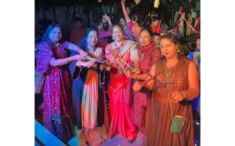 दुर्गा पूजा के अवसर पर पटना में भी अब डांडिया नाइट की संस्कृति तेजी से विकसित हो रही है। इसी कड़ी में राजधानी के पाटलिपुत्र कॉलोनी स्थित च...