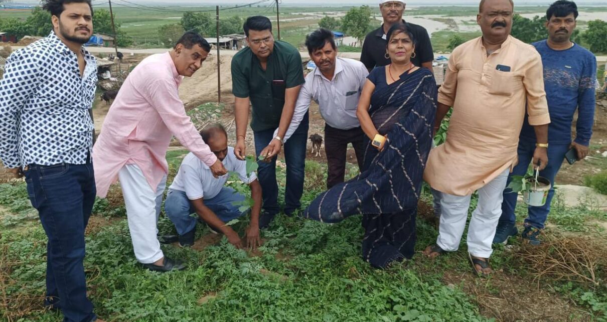 अखिल भारतीय कायस्थ महासभा के प्रदेश कार्यालय में अखिल भारतीय कायस्थ महासभा के राष्ट्रीय अध्यक्ष रहे स्वर्गीय रवि नंदन सहाय की 83 वीं जयंती...,