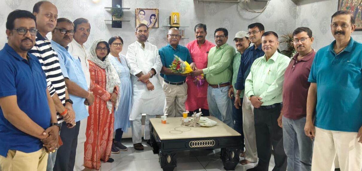 पटना में ग्लोबल कायस्थ कांफ्रेंस (जीकेसी) ने देशभक्त जांबाज़ कारगिल युद्ध के नायक लेफ्टिनेंट कर्नल सतीश मलिक का अभिनंदन और सम्मान किया। ...