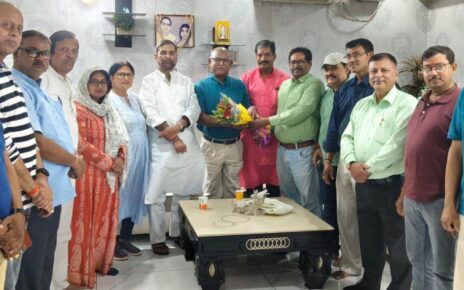 पटना में ग्लोबल कायस्थ कांफ्रेंस (जीकेसी) ने देशभक्त जांबाज़ कारगिल युद्ध के नायक लेफ्टिनेंट कर्नल सतीश मलिक का अभिनंदन और सम्मान किया। ...