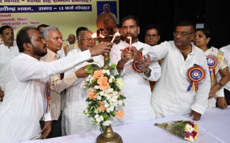 संपूर्ण क्रांति दिवस पर याद किये गए लोकनायक जयप्रकाश । इस अवसर संपूर्ण क्रांति मंच की ओर से स्थानीय रविन्द्र भवन में जेपी सेनानियों के लिए ...