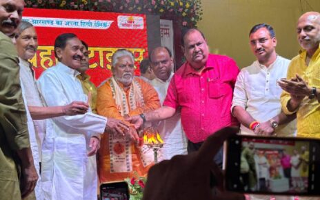 नवबिहार टाइम्स के सथापना दिवस पर पहुंचे सहकारिता मंत्री डा. प्रेम कुमार। सरकार की जनकल्याणकारी योजनाओं जनता तक पहुंचाने, जनता को उसके अधिका...