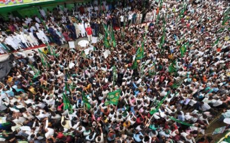 चुनाव में वोटरों को रिझाने के मकसद से तेजस्वी यादव बिहार अधिकार यात्रा पर निकल चुके हैं। पहली सभा पटना के मसौढ़ी विधानसभा होते हुए जहानाबा...