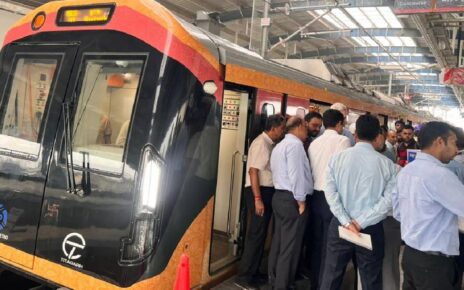 पटना में मेट्रो रेल संरक्षा आयुक्त जनक कुमार गर्ग ने मंगलवार को पटना मेट्रो डिपो, रॉलिंग स्टॉक तथा प्रायोरिटी कॉरिडोर के तीन स्टेशनों का व...