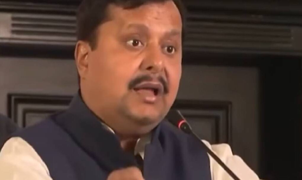 BJP अपने नये बने राष्ट्रीय अध्यक्ष नितिन नवीन को राज्यसभा भेज कर उनका पार्टी और राजनीति दोनों में ही कद बढ़ाने की कोशिश कर रही है। इमानदार, मेहनती और राजनीति में