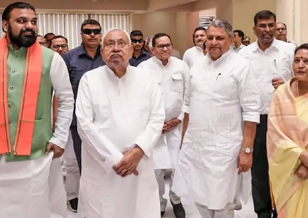 एनडीए विधान मंडल की बैठक के बाद बिहार को सम्राट चौधरी के रूप में एक नया ''सम्राट’ मिल गया है। अब नीतीश कुमार के बाद सम्राट चौधरी बिहा...