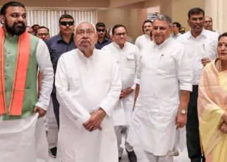 एनडीए विधान मंडल की बैठक के बाद बिहार को सम्राट चौधरी के रूप में एक नया ''सम्राट’ मिल गया है। अब नीतीश कुमार के बाद सम्राट चौधरी बिहा...