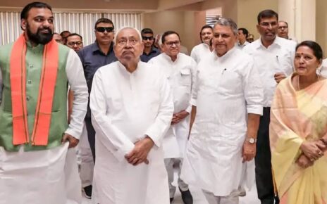 एनडीए विधान मंडल की बैठक के बाद बिहार को सम्राट चौधरी के रूप में एक नया ''सम्राट’ मिल गया है। अब नीतीश कुमार के बाद सम्राट चौधरी बिहा...